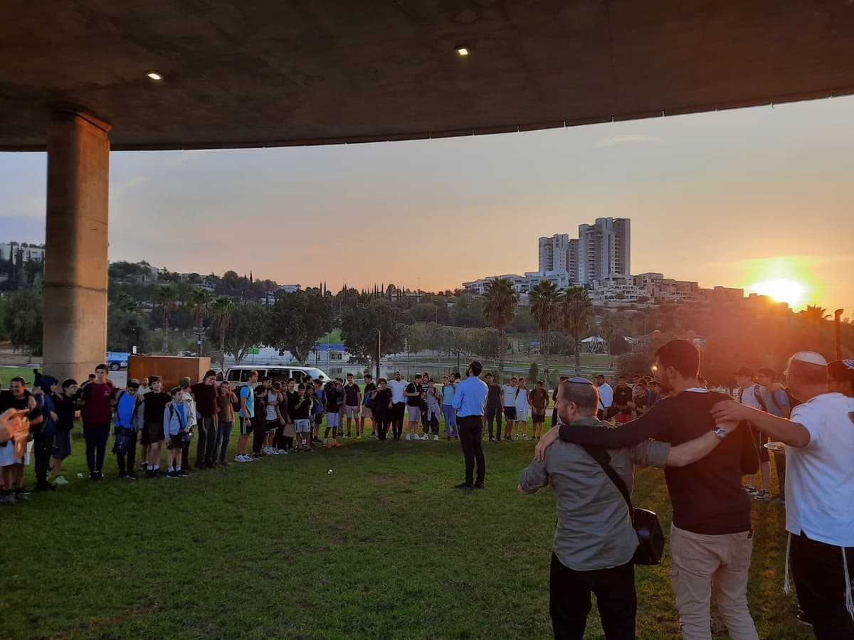 אמית בנים אירח את תלמידי צפת בצל המלחמה