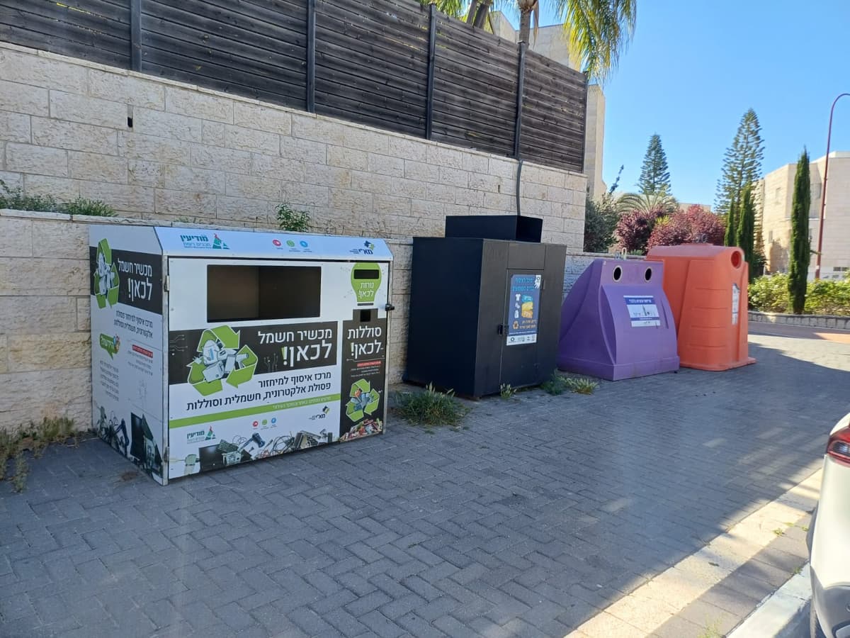 מהפכה ירוקה במודיעין! יותר עמדות מחזור חדשות ושיא מדהים במיחזור אלקטרוני – בואו לראות כמה העיר שלנו אלופה!