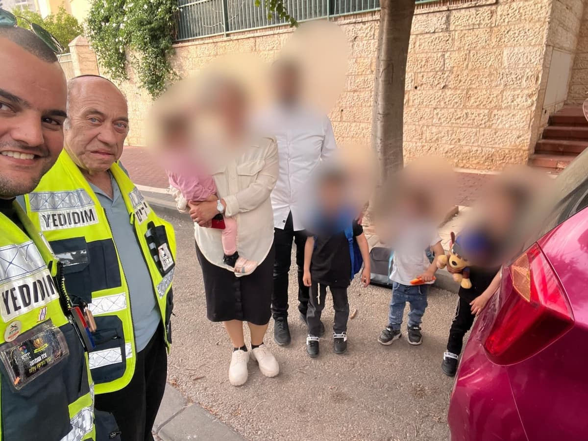 מודיעין: פעוטה ננעלה ברכב וחולצה בשלום ע"י מתנדבי ידידים