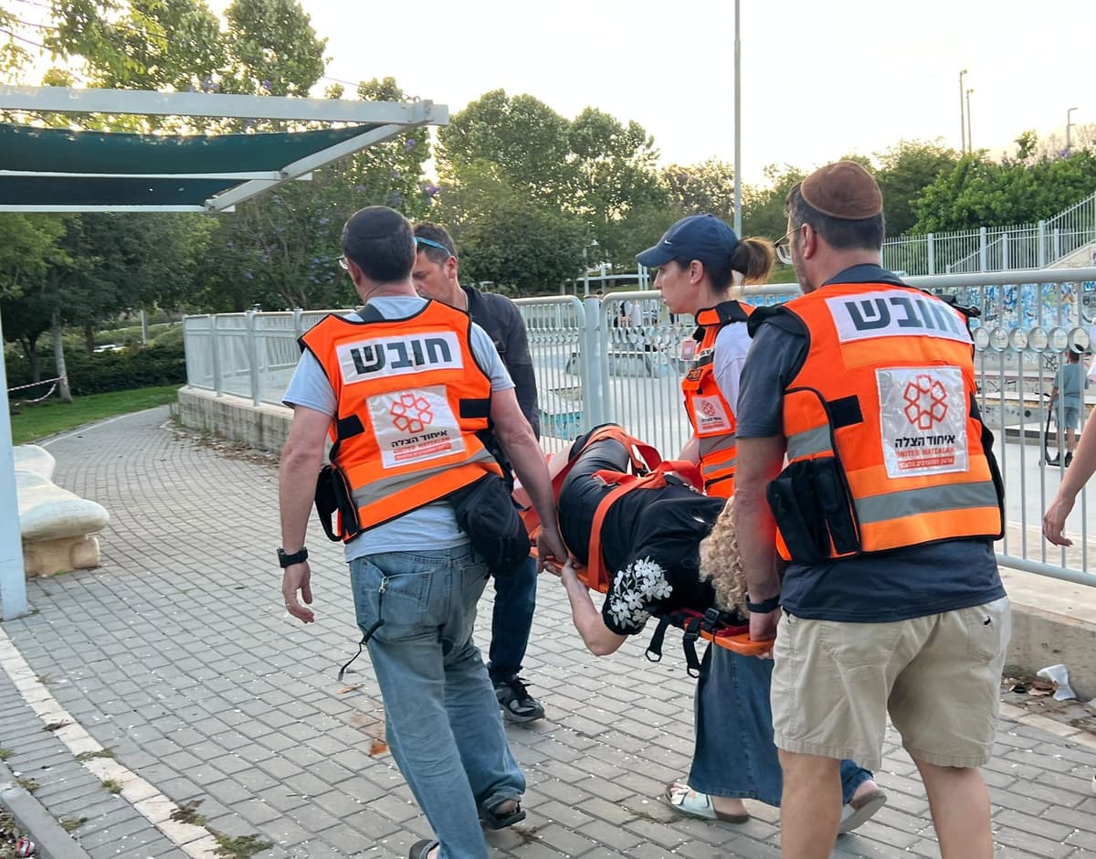 אירוע ברחוב מנחם בגין: בת 50 נפצעה