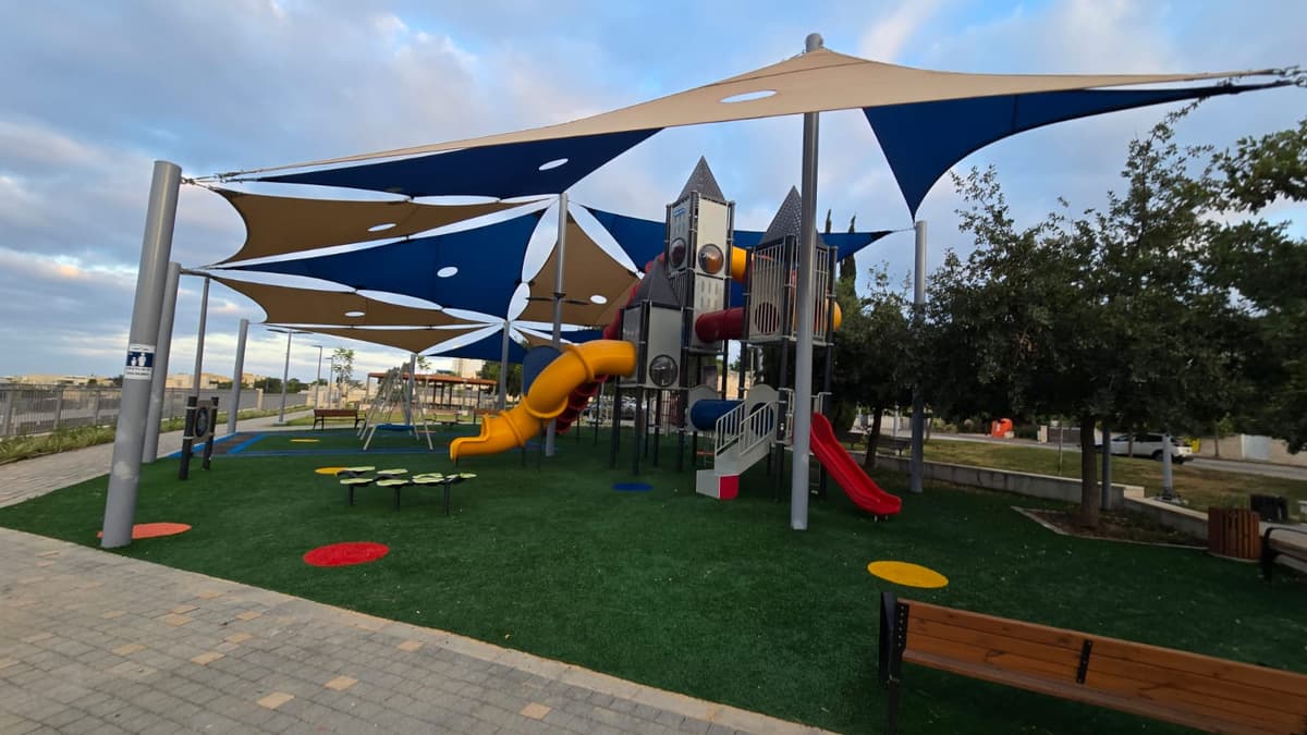 פארק חדש נחנך: ברחוב בנימין עם דק לאימוני יוגה