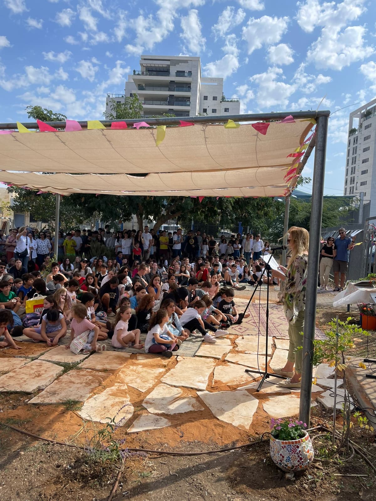 חנוכת גינת גילי לזכרה של גילי אדר בוגרת הדמוקרטי