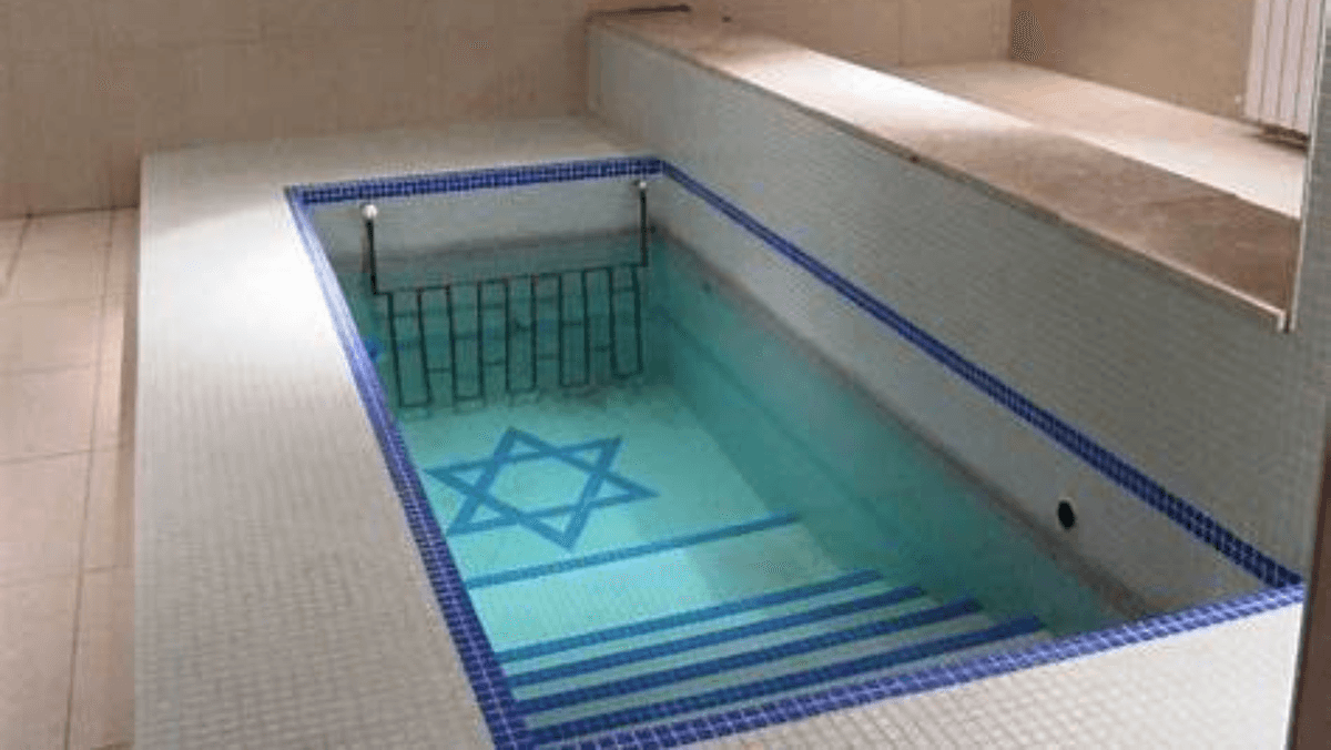 מקווה בשכונת מורשת: פוסט תמים חושף אתגרים חברתיים בעיר מתפתחת