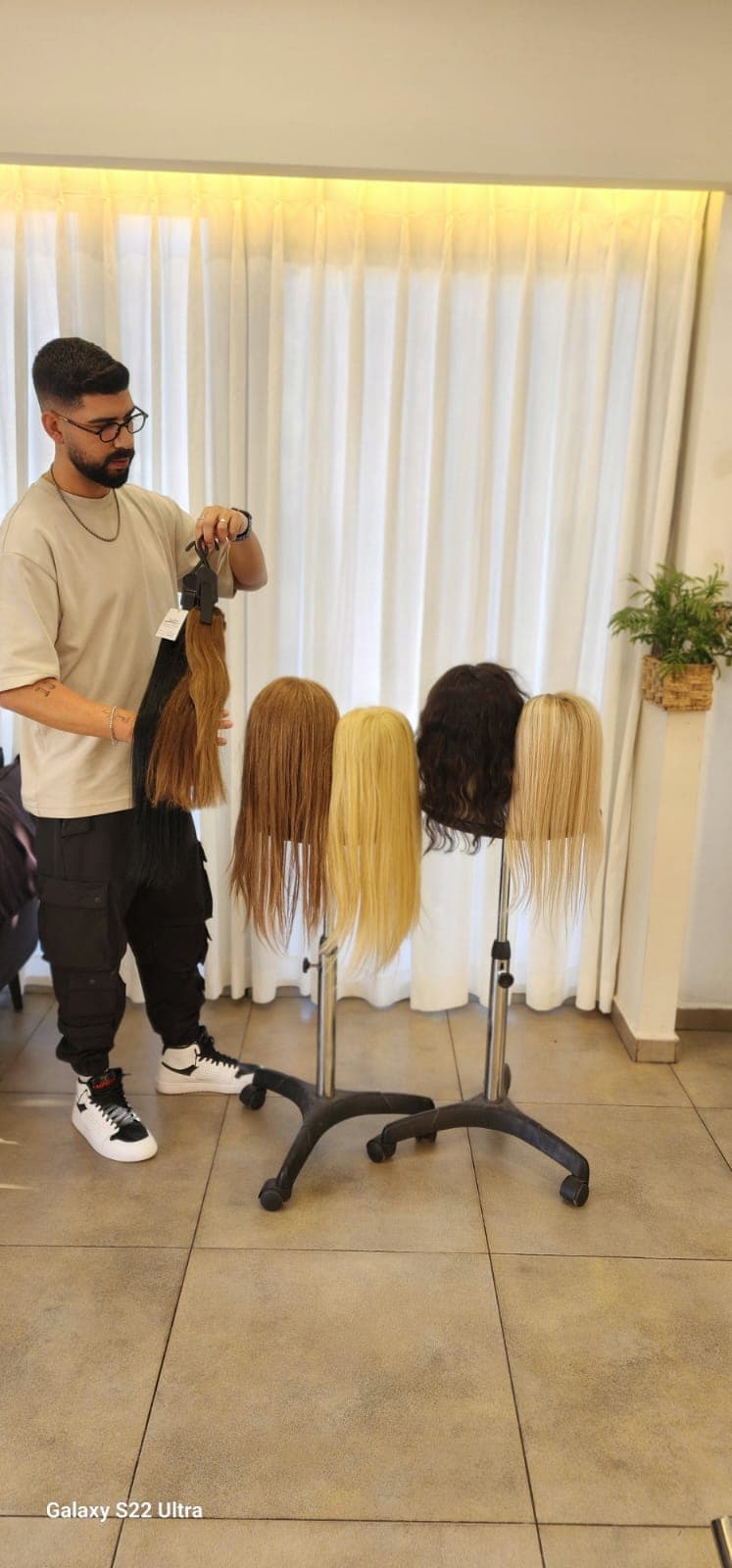 אייל לוי: האמן מאחורי תוספות השיער במודיעין