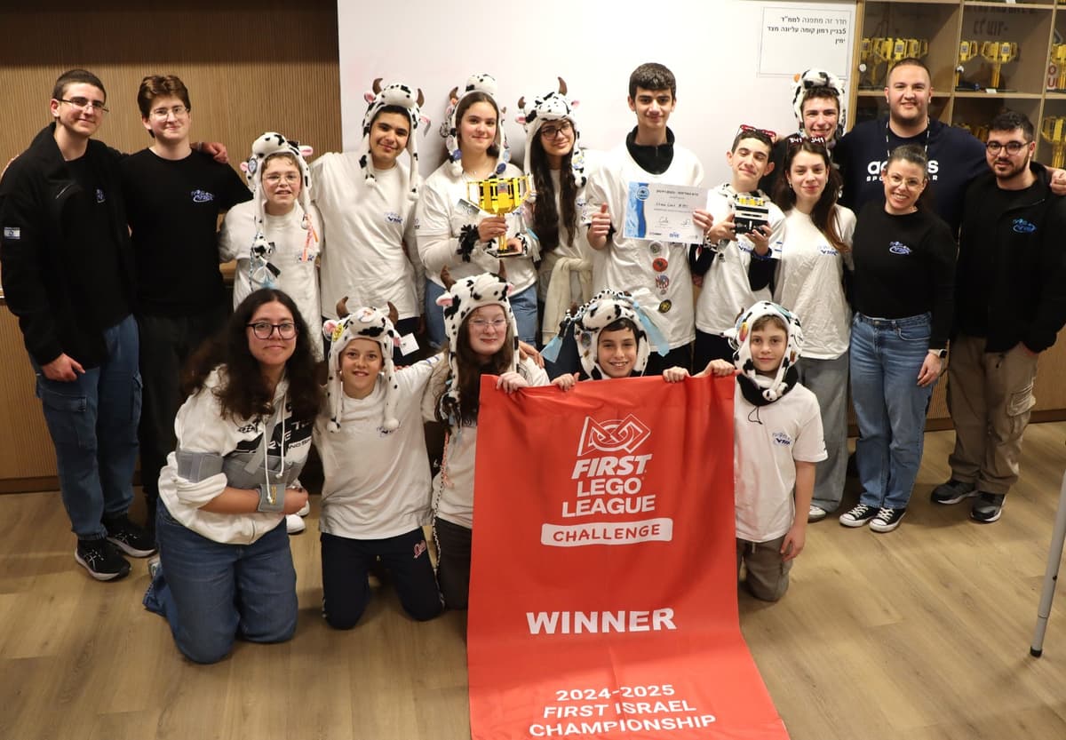 נבחרות הרובוטיקה של מודיעין כובשות את הארץ ומתכוננות לבמה העולמית!