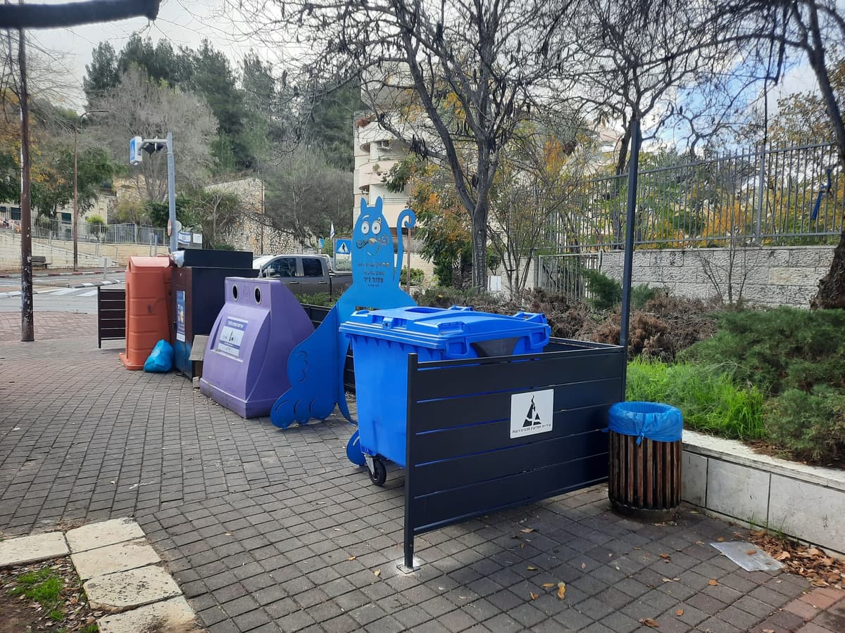 מודיעין הופכת לירוקה יותר: 24 עמדות מחזור מעוצבות נפרסו ברחבי העיר