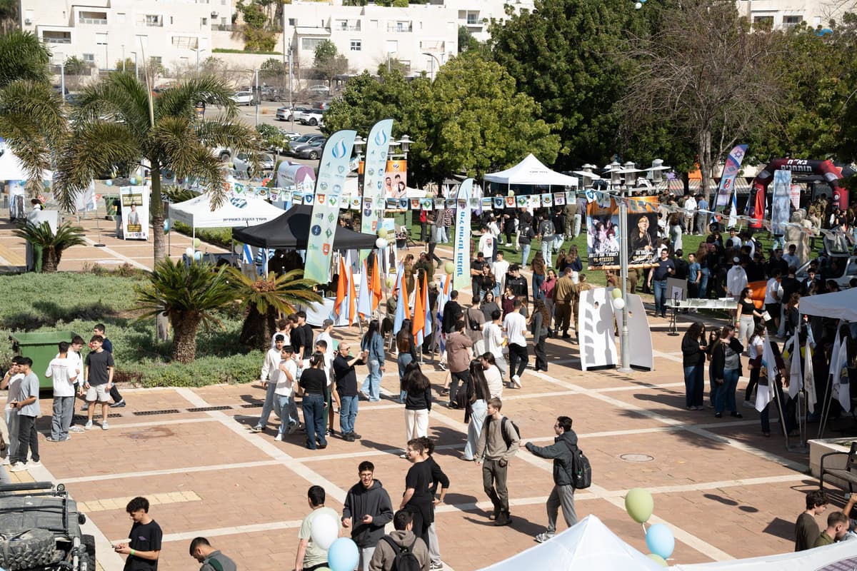 בדרך לבקו"ם עוצרים בהיכל: יותר מ-3,000 בני נוער כבשו את "שבוע צה"ל" במודיעין