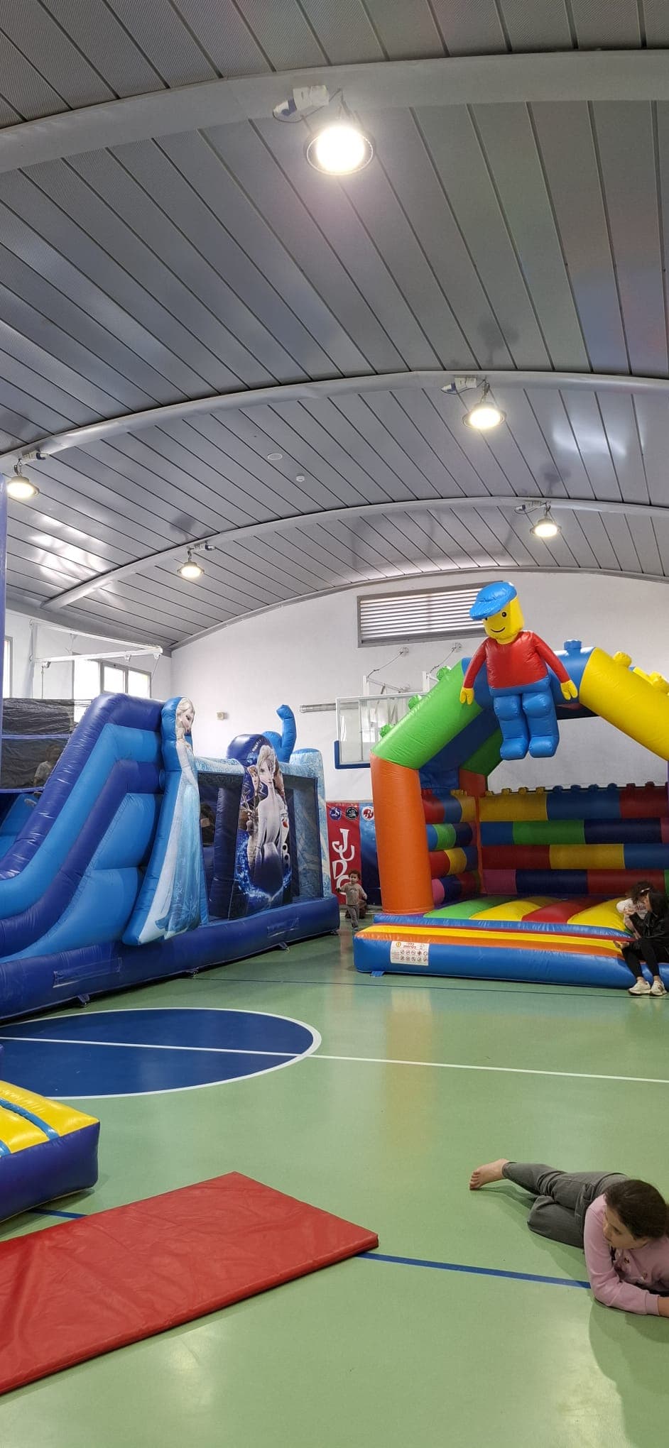 ממינוס 3 באהבה: חניון השדרה הופך למתחם אטרקציות ענק לילדים ולנוער