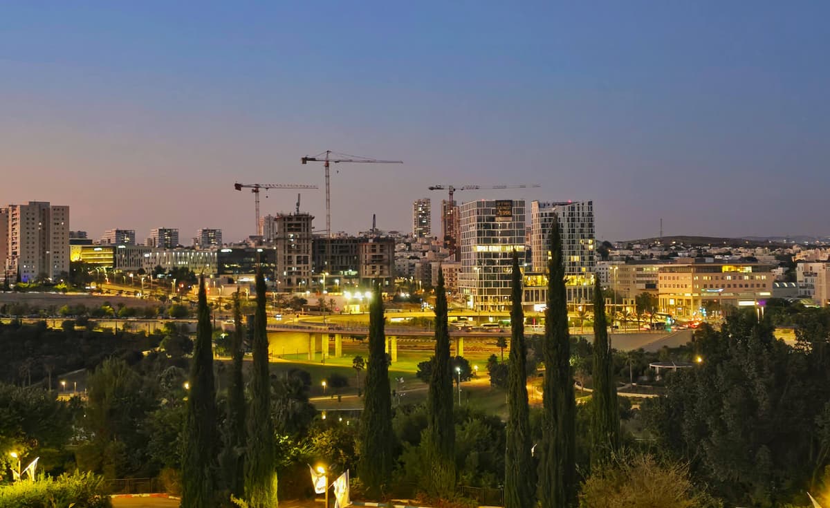 מודיעין – מסיפור של מרד לחזון עתידי