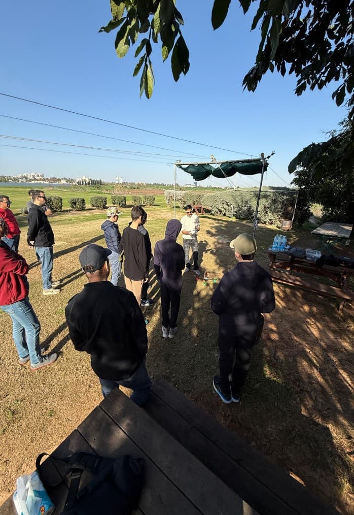 גבוה מעל כולם: תלמידי מודיעין הטיסו את הרחפנים שבנו מאפס ביום שיא עוצר נשימה