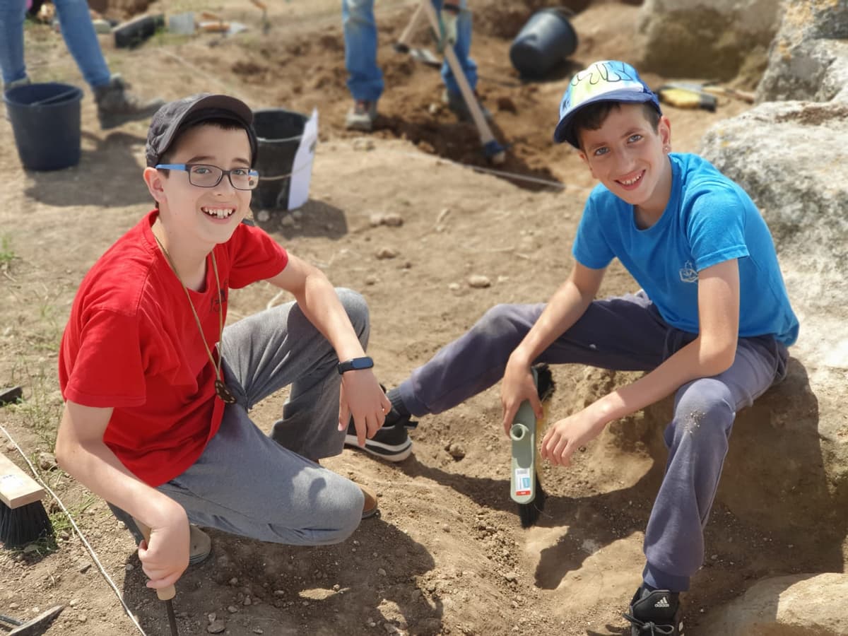 פסח הזה חופרים בהיסטוריה: פעילויות מיוחדות לכל המשפחה במוזיאון מורשת החשמונאים!