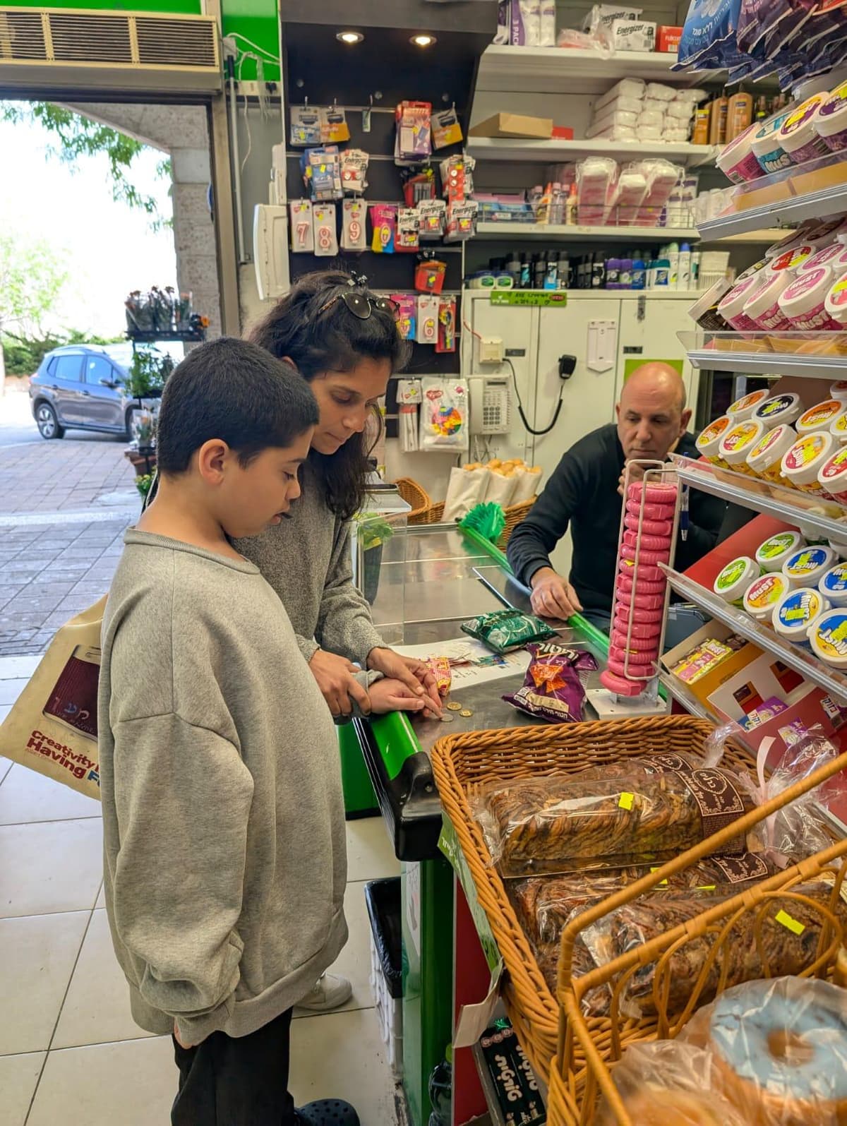 "יותר משחשוב לנו שתלמידים יחוו את העולם, חשוב לנו שהקהילה תחווה אותנו": יום מרגש בבית חינוך צלילים הדגיש את הקשר עם הקהילה והכוח המרפא של האמנות