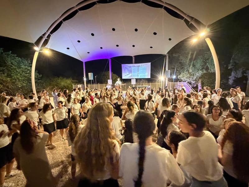 תפילה בוקעת רקיעים: ערב סליחות מרגש במדרשת אמית מודיעין
