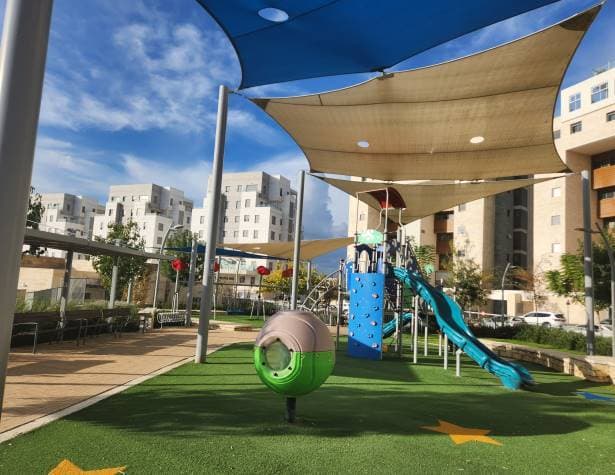 גינת משחקים ביער יתיר