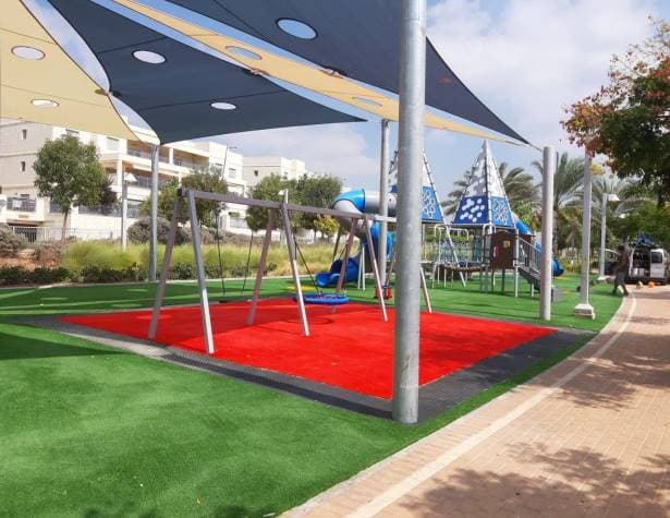 פארק מנחם בגין (מול בית 78 עד 88)