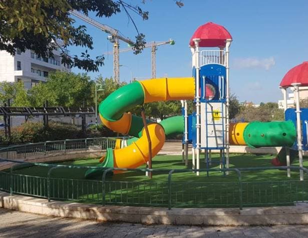 גינת משחקים ברחוב יונה הנביא 4