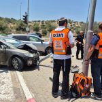 תאונה חזיתית בין שני כלי רכב: בצומת יצחק רבין ושדרות החשמונאים.