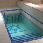 מקווה בשכונת מורשת: פוסט תמים חושף אתגרים חברתיים בעיר מתפתחת