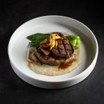 חוויה של בשר, אלכוהול ואווירה: הכירו את "רוזה" – הלב הפועם של הקולינריה במודיעין