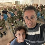 גאווה מודיעינית: בן ה-12 ש"כבש" את המילואימניקים בשיא מבצע ״שאגת הארי״ עם בינה מלאכותית!